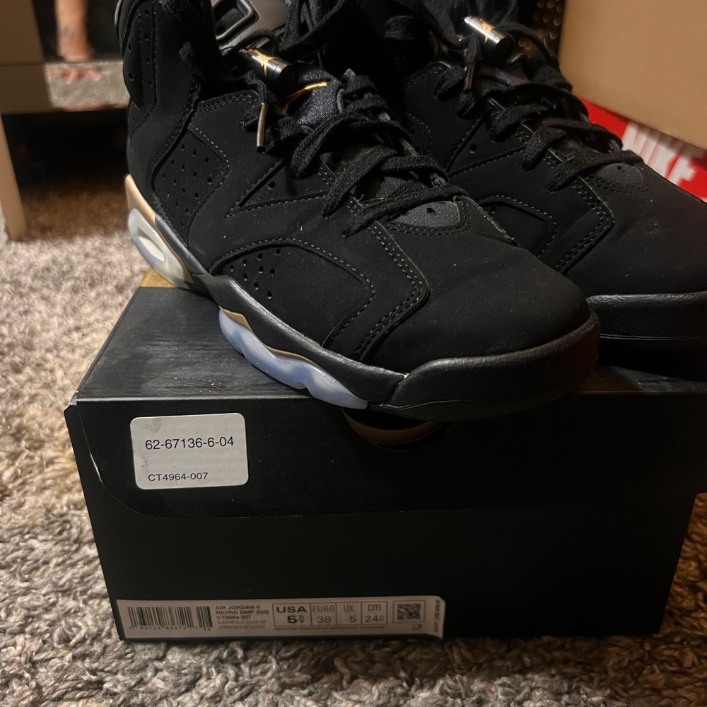 Jordan 6 Kids Sneakers in Black and Gold